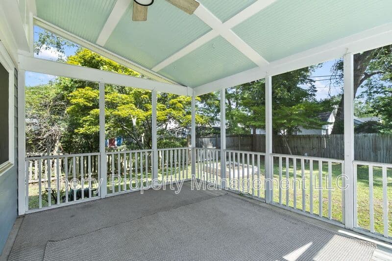 Fayetteville House: 1312 Summit Ave
