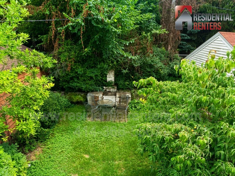 Bay View House: 2913 E Rhode Island Avenue