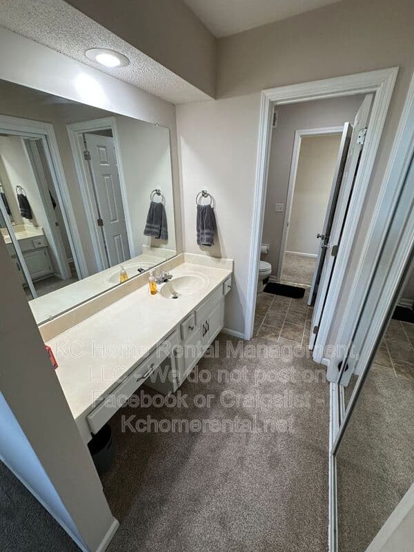 Overland Park House: 11429 W 142nd Ter