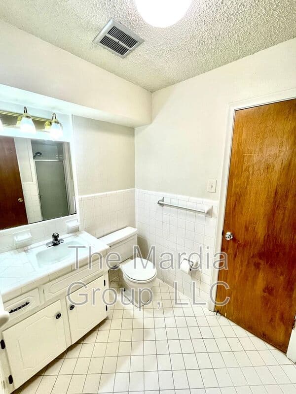 Garland House: 818 Worcester