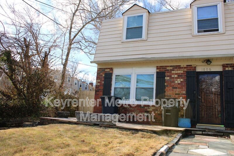 Hyattsville Townhome: 1806 Palmer Park Rd