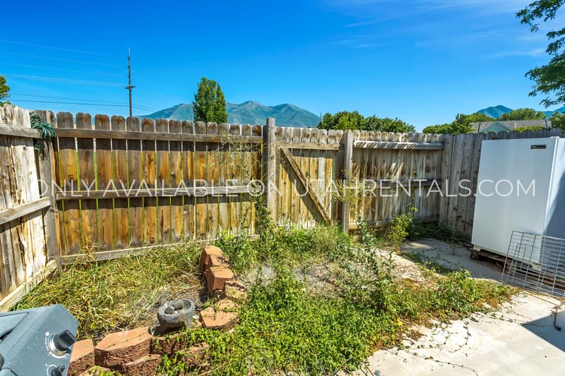 Spanish Fork House: 144 N 1120 E