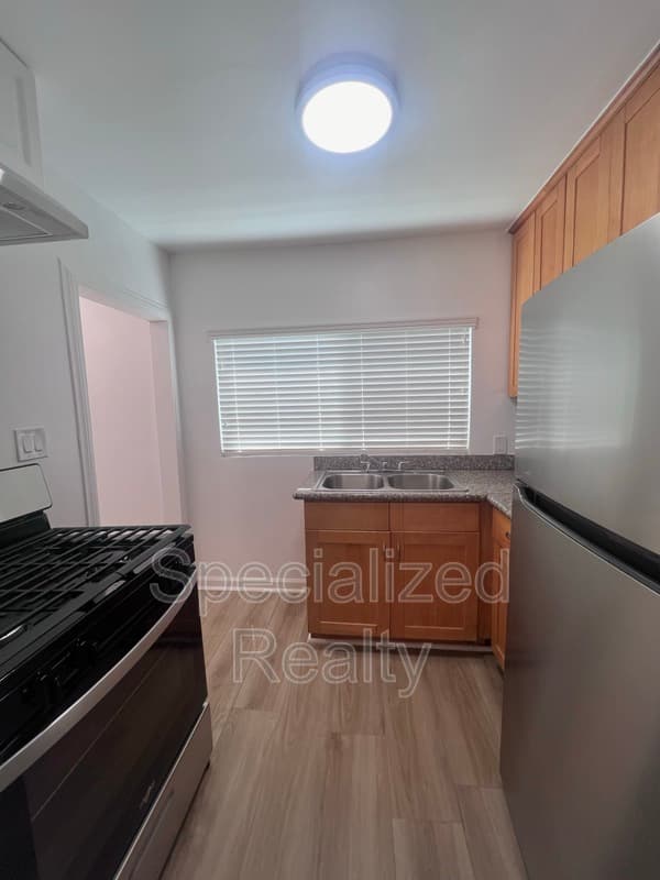 Los Angeles Condo: 1420 Isabel Street