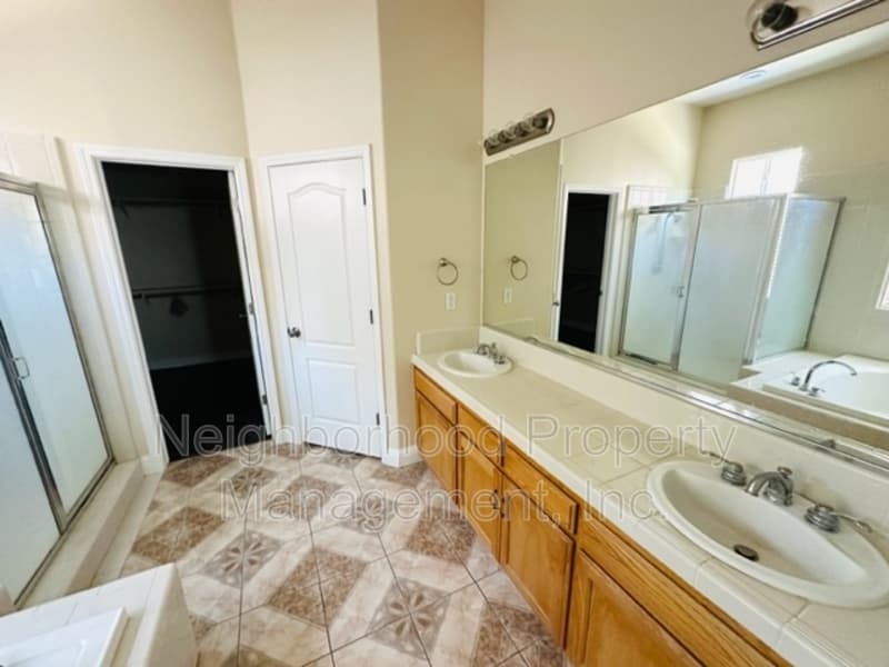 Fresno House: 5741 East Erin Avenue
