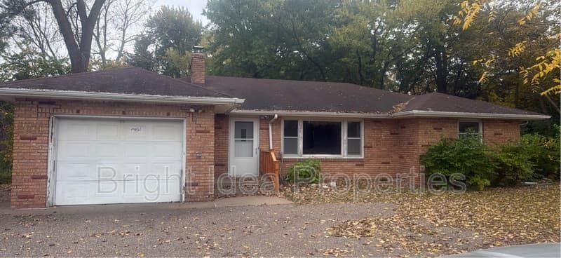 Arden Hills House: 1184 Highway 96 West