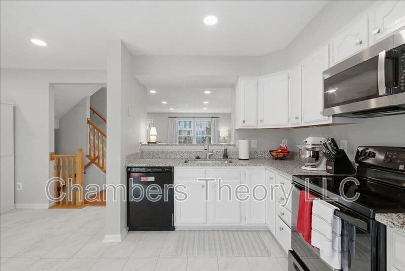 Ashburn House: 44046 Choptank Ter