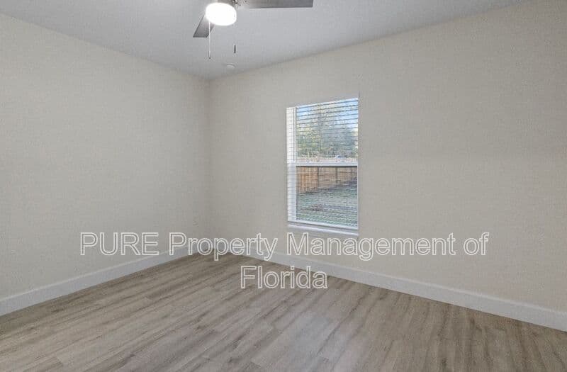 Ocala House: 11165 NW 7th Street