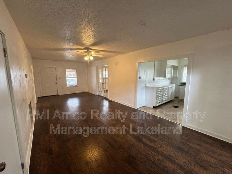 Lakeland House: 5608 Old Highway 37