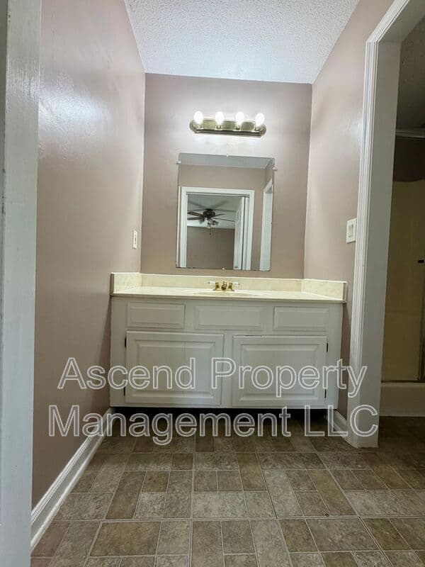 Ooltewah House: 5428 Country Village Dr