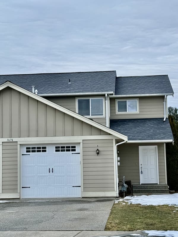 Lynden House: 1676 Lexi Loop - B