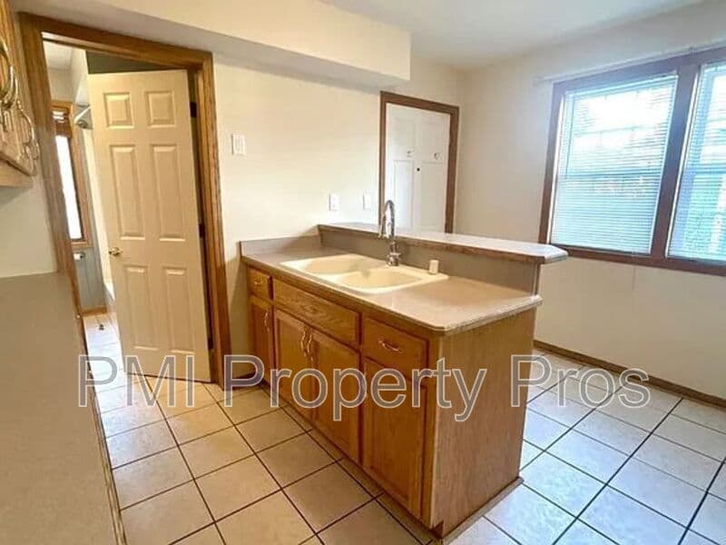 Waukesha Condo: 424 W College Ave