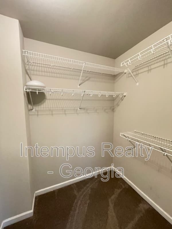 Powder Springs House: 3816 Thackary Dr