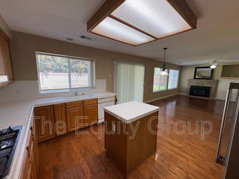 Visalia House: 5730 West Monte Verde Ct