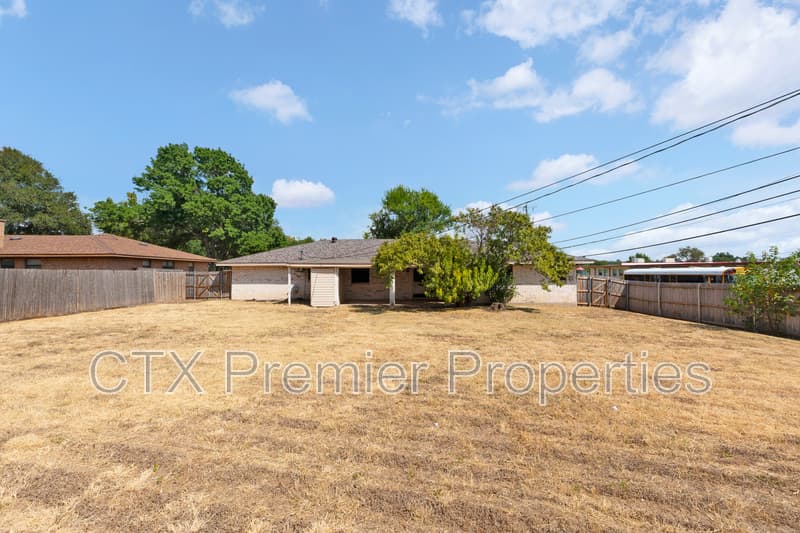 Temple House: 506 Arapaho Drive