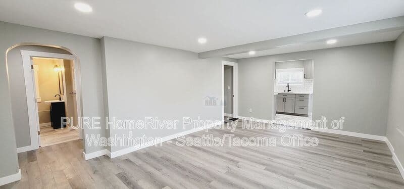 Tacoma Condo: 3216 E Roosevelt Ave