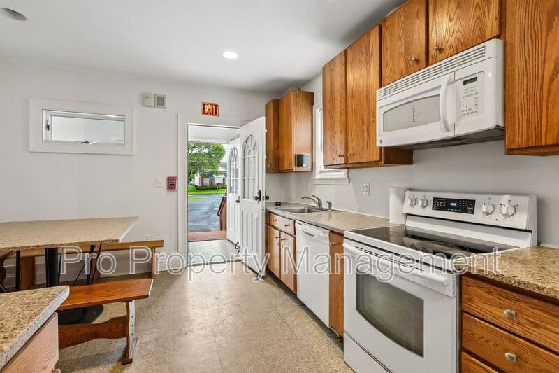 Danbury House: 4 Harmony St.