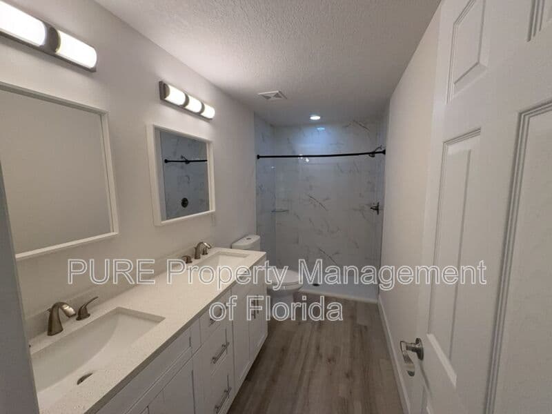 Ocala House: 11165 NW 7th Street