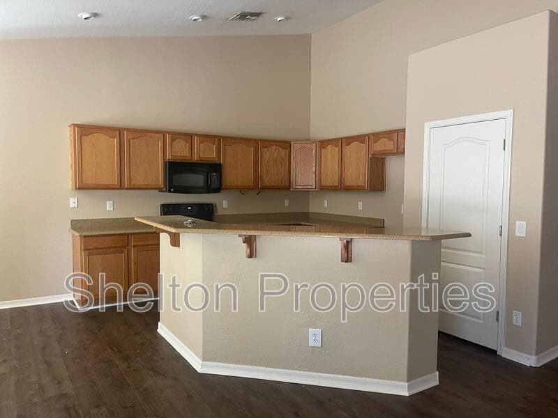 Buckeye House: 25652 W Magnolia St