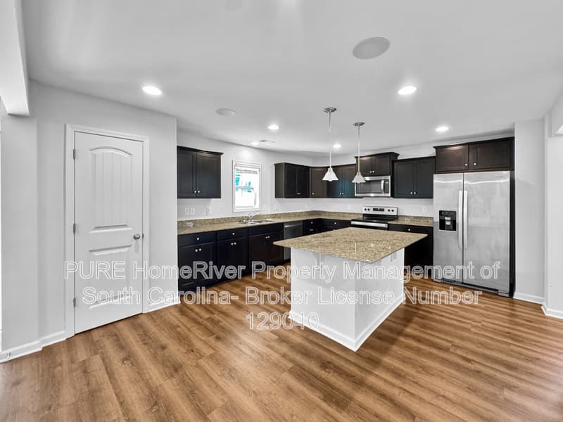Sumter House: 355 Niblick Dr