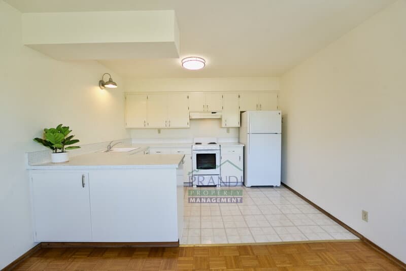 San Anselmo Condo: 1562 Sir Francis Drake Blvd