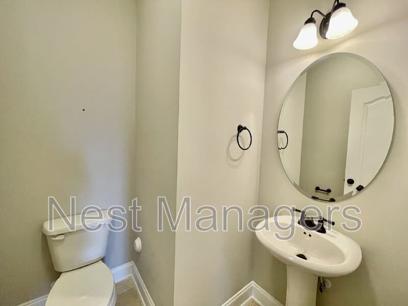 Hope Mills House: 5849 Crepe Myrtle Drive