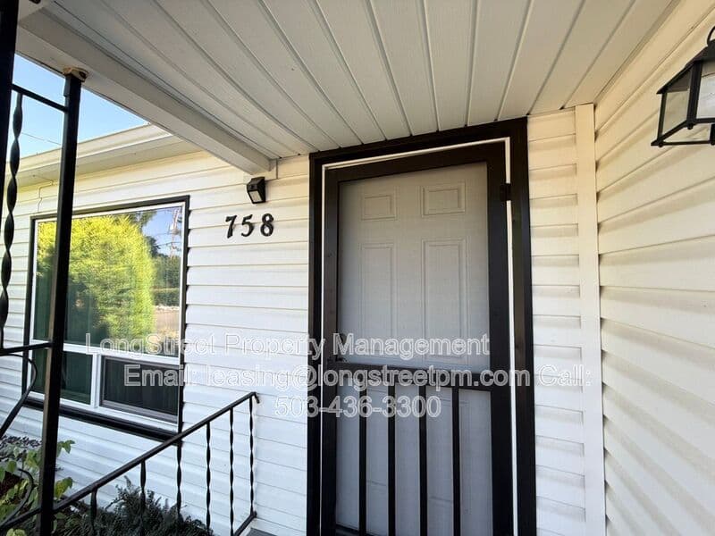 Salem House: 758 Browning Ave S