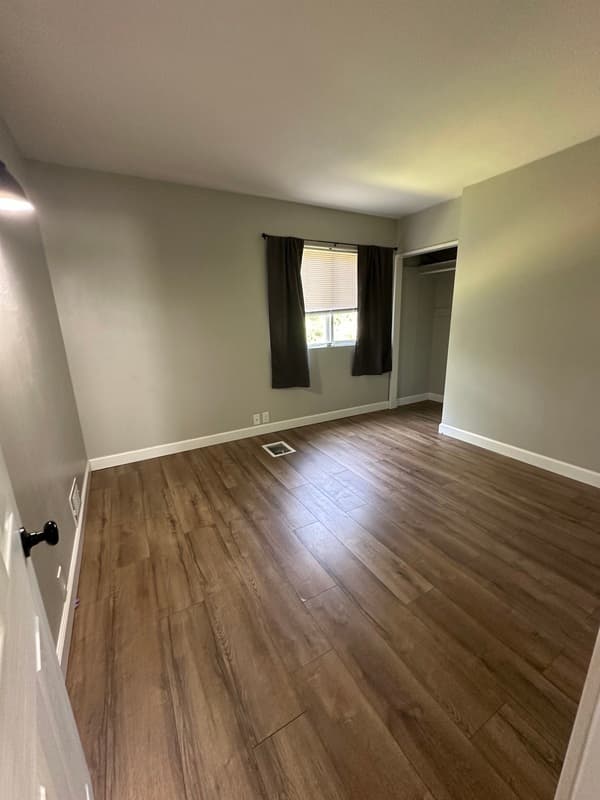 Cedar Rapids House: 1212 20th Ave SW