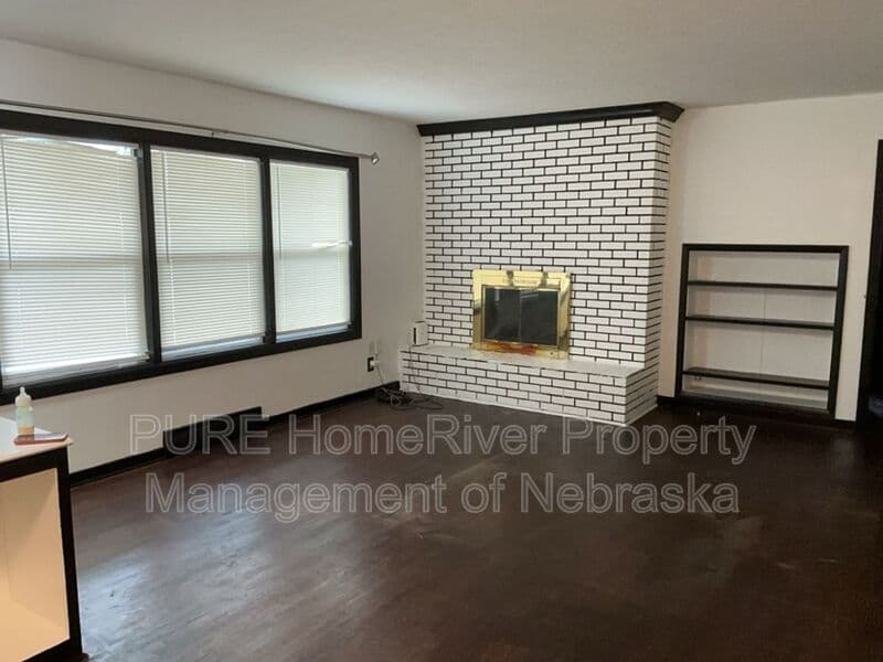 Omaha House: 5236 Ames Ave