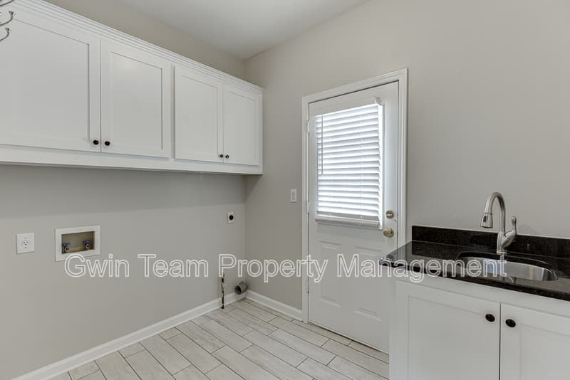 Duluth House: 9345 Riverclub Pkwy