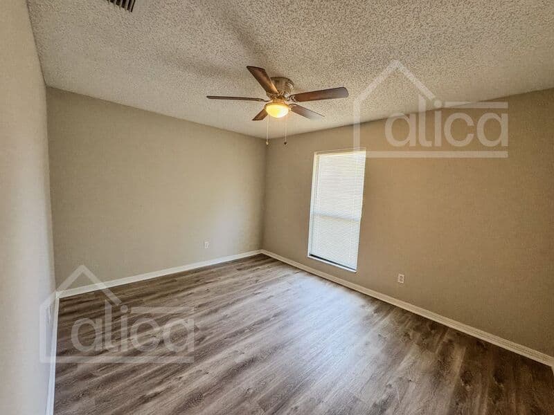 Orange Park House: 1959 Sussex Dr N