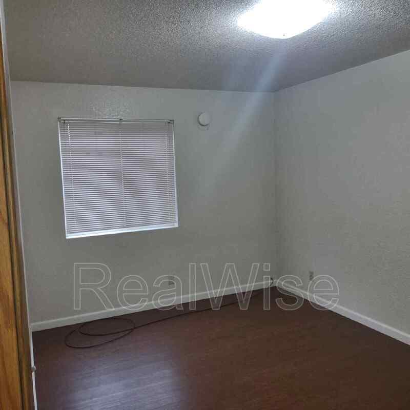 Sutherlin Condo: 415 W First Ave
