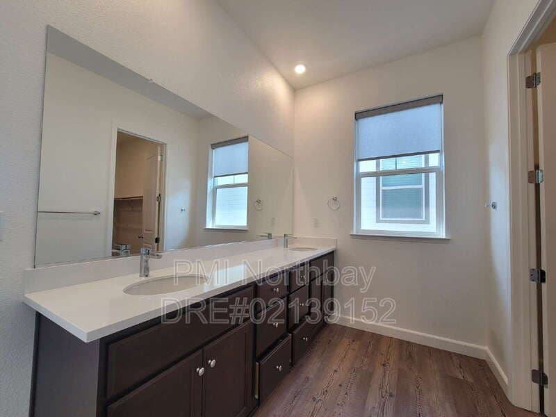 Fairfield House: 2466 Shore Vista