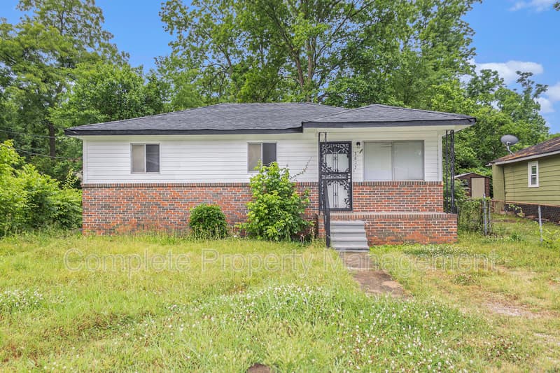 Birmingham House: 3613 Maple Avenue Southwest