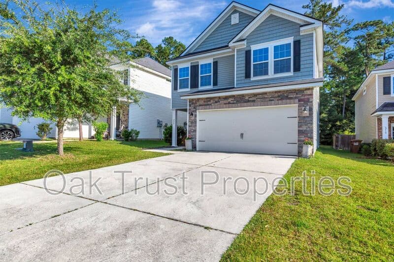 Moncks Corner House: 220 Lazy River Lane