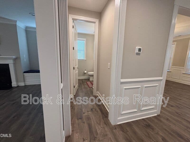 Wake Forest House: 2020 Edens Ridge