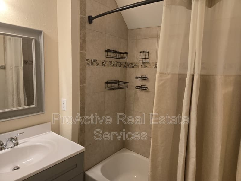 Norfolk House: 133 e bay Ave