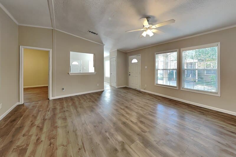 Dallas House: 13753 Biggs St