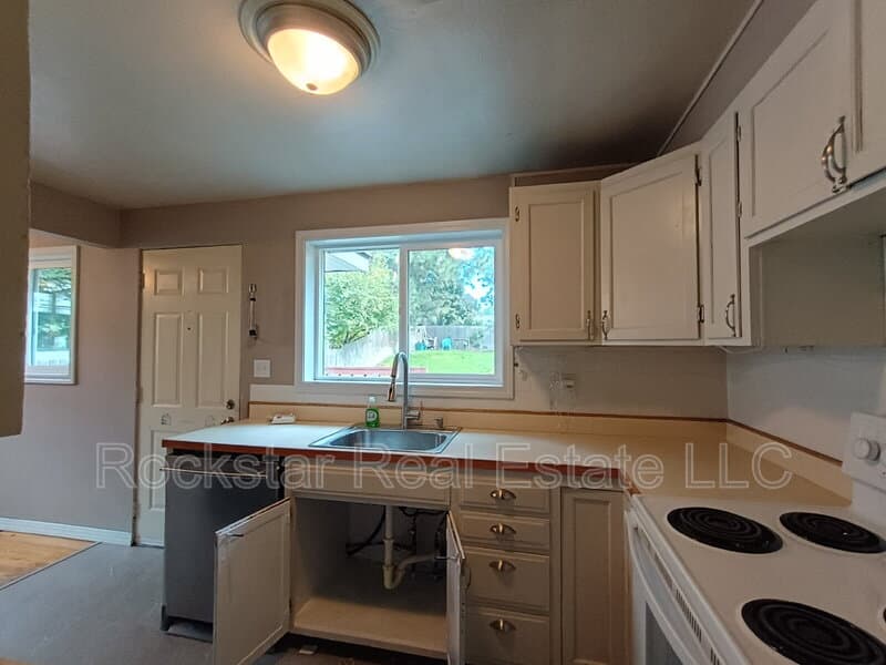 Spokane House: 6128 North Oak Street