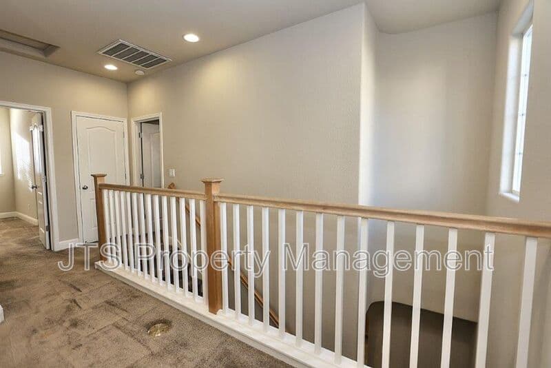 Orangevale House: 9041 Crescenda Lane