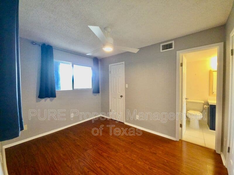 Austin Condo: 2500 Burleson Rd
