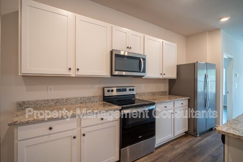 Madison House: 217 Bay Pine Dr