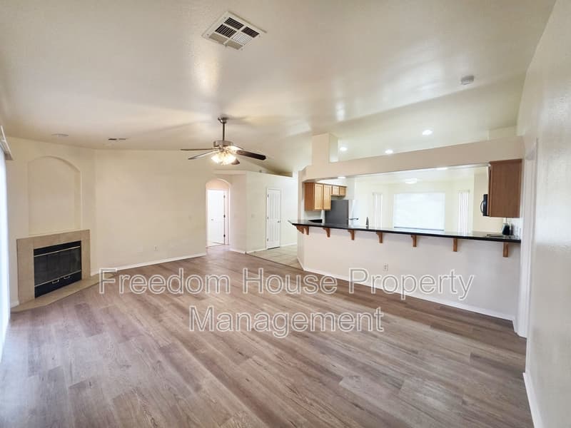 Pahrump House: 701 Mount Charleston Drive