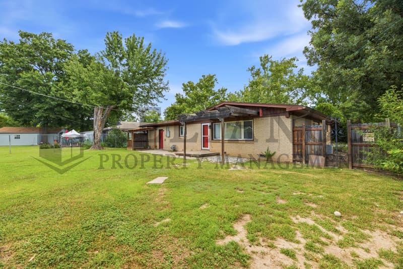 Wichita House: 9923 West Binter Lane