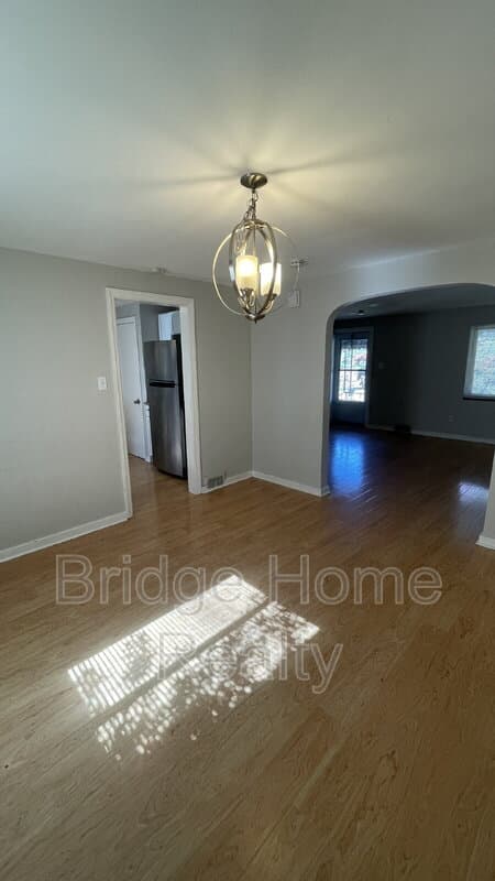 Pittsburgh House: 63 West Bellecrest Avenue