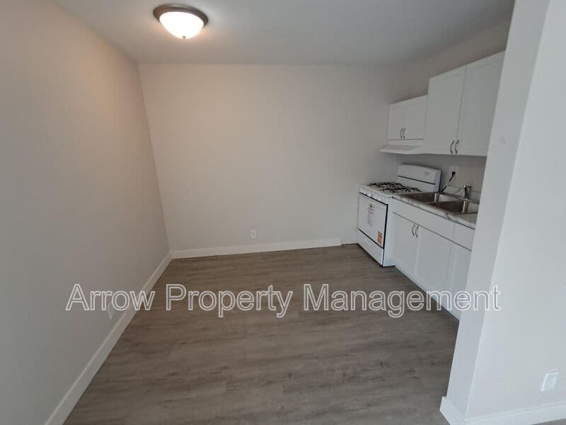Cedar Rapids House: 1416 Oakland Rd NE- 4