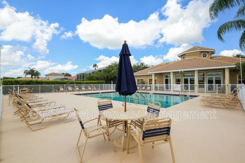 Bradenton House: 6945 74th Street Circle East