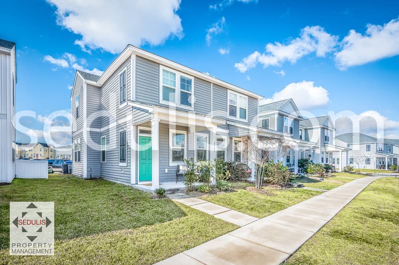 North Charleston House: 3923 Four Poles Park Drive