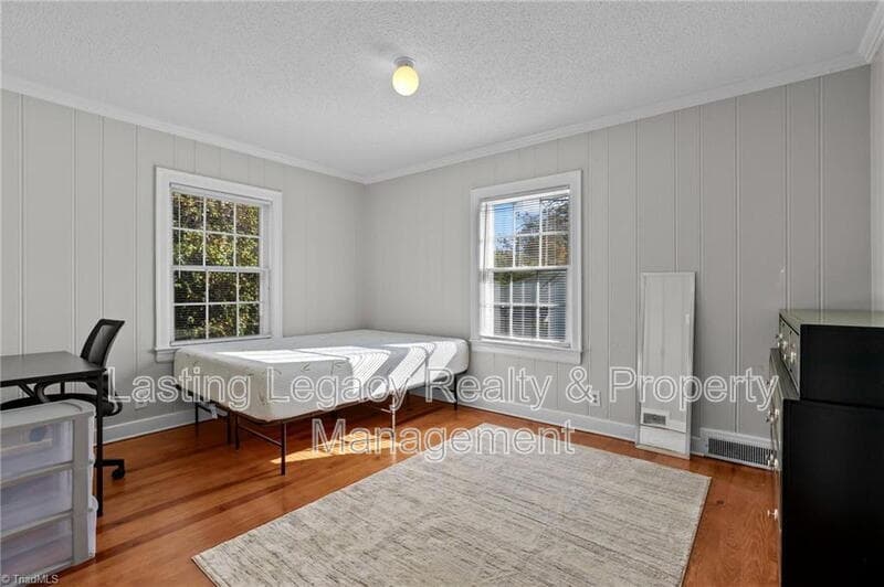 Winston-Salem House: 156 Rosedale Circle