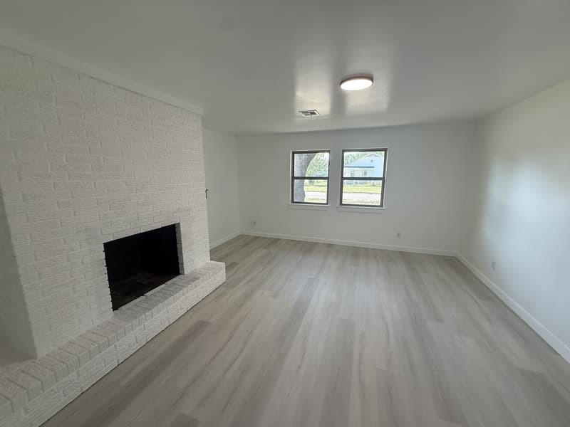 Ada House: 800 West 6th