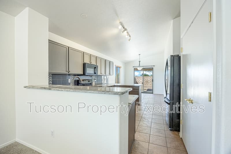 Vail House: 796 South Painted River Way